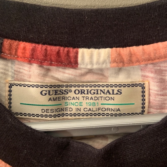 GUESS Los Angeles Embroidered Design T-Shirt - Picture 3 of 4